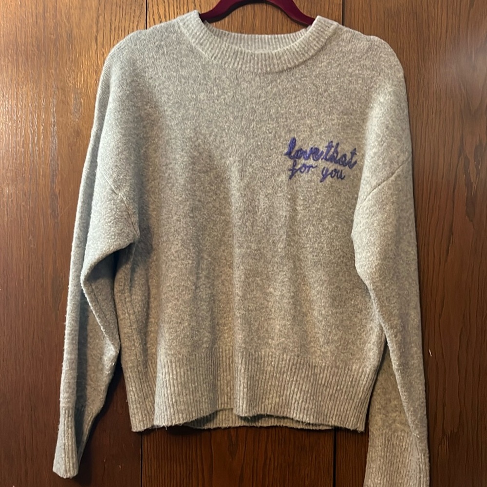 Women’s grey crewneck sweater